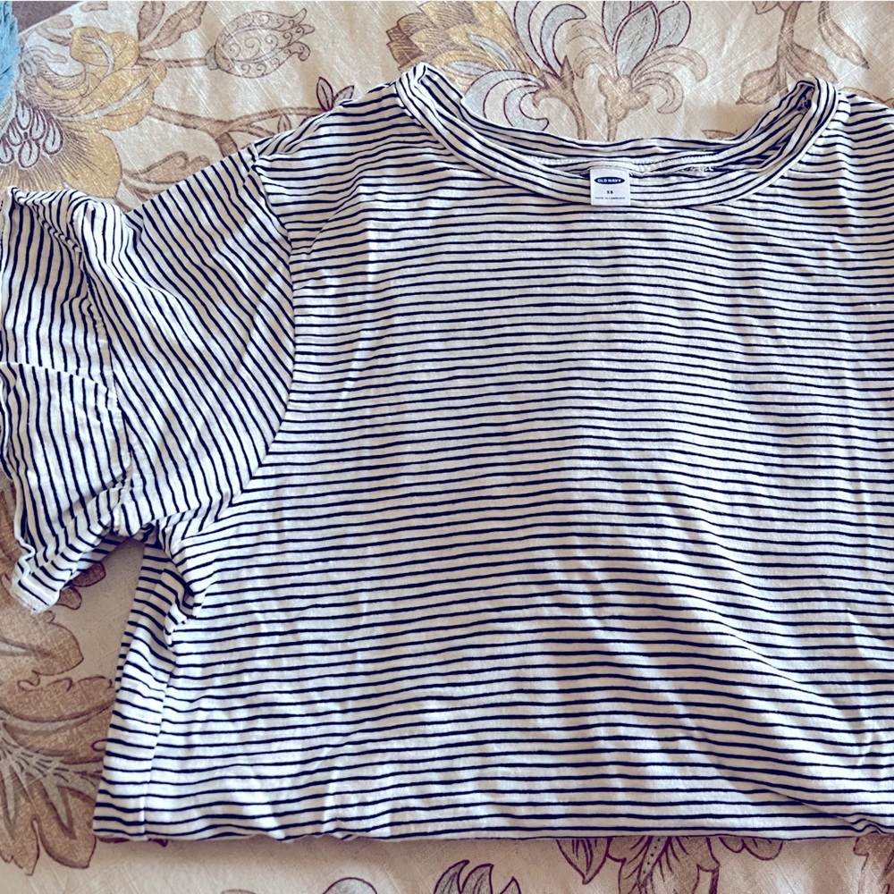 Old Navy black and white striped t-shirt, size extra small